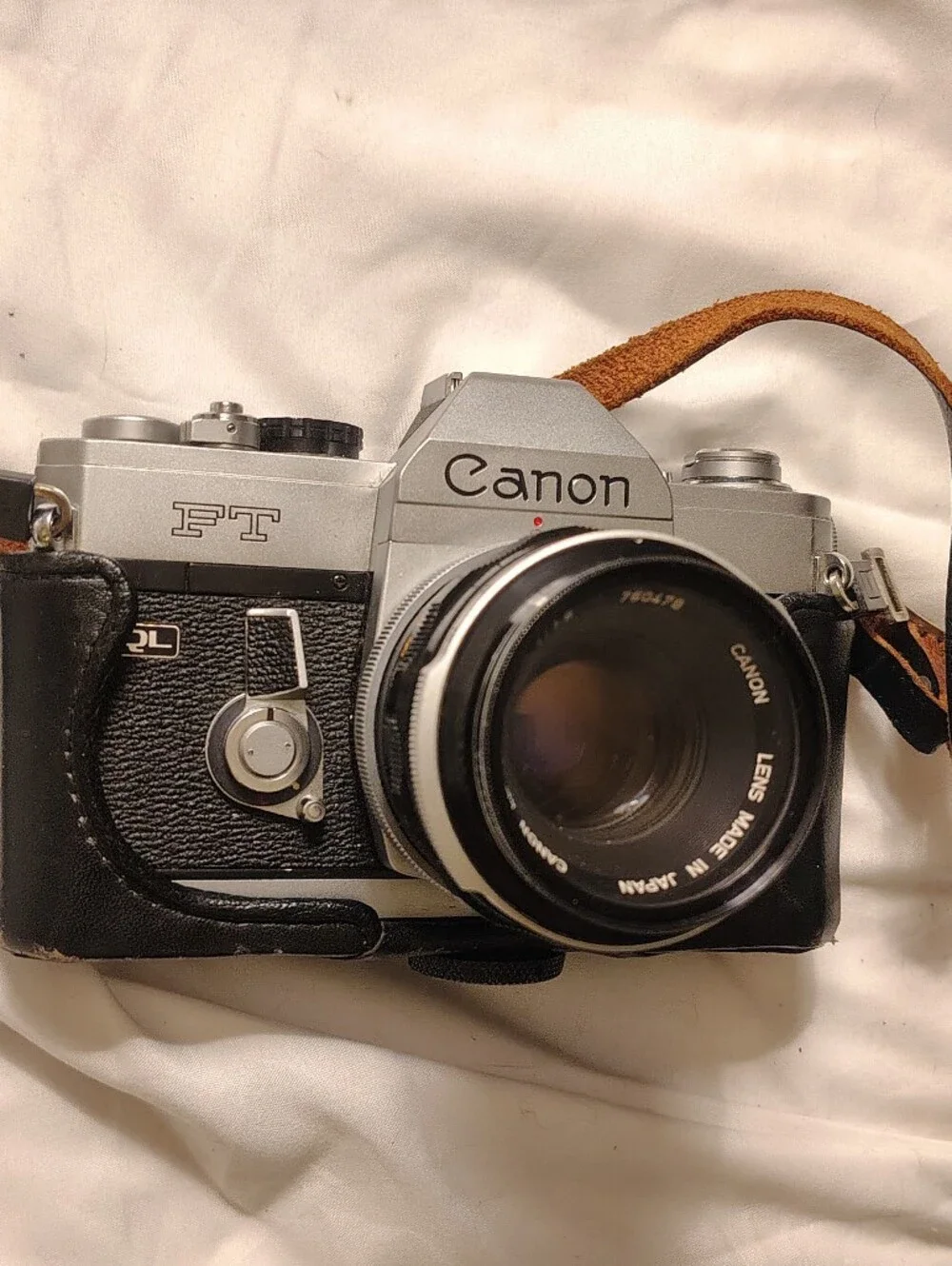 Vintage Canon FT QL 35mm SLR Film Camera with 50mm F1.8 Lens Flash and Case